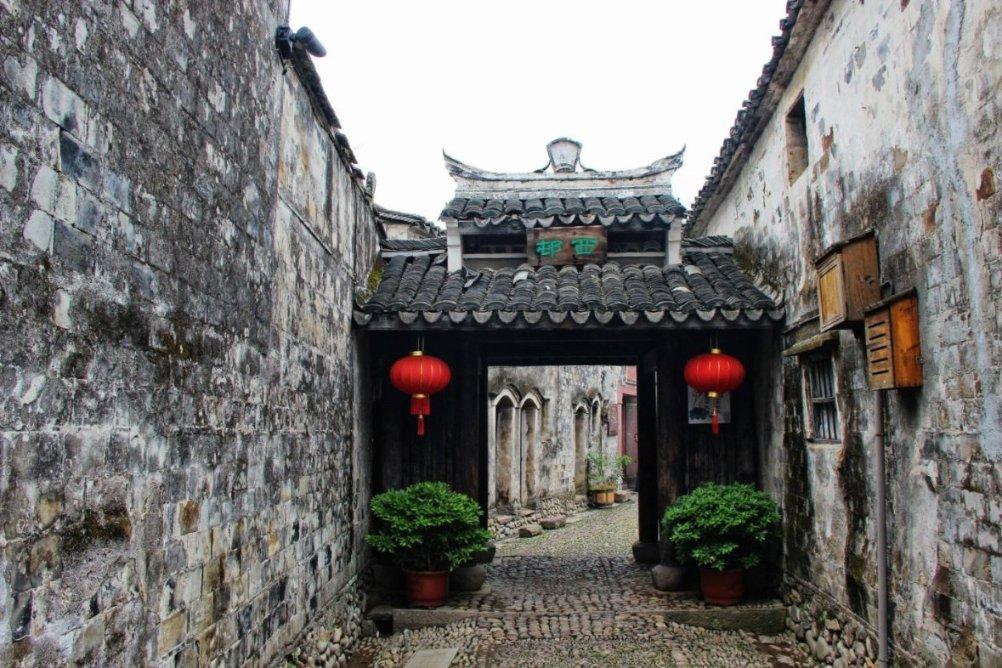 北京一钓鱼男子2次潜水单手捞起落水者，你如何评价男子的行为？游戏画面